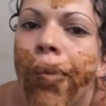 Lésbicas brasileiras comendo merda
